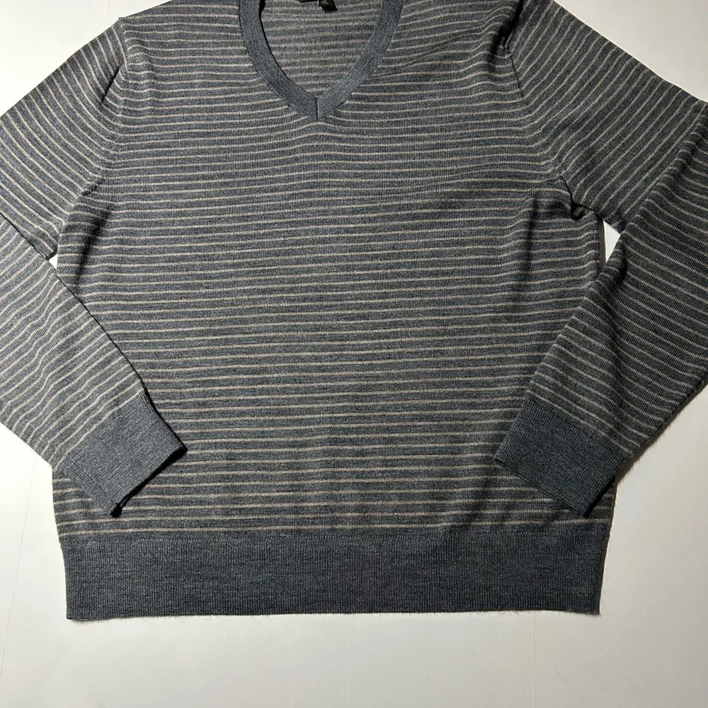 Banana republic‎ 100% merino wool sweater, men’s long sleeve, V-neck gray & tan